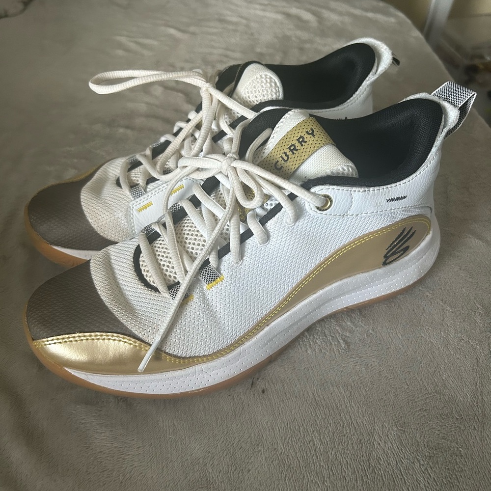 Steph Curry 3Z5 Basketball / Court Shoe